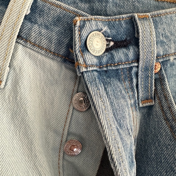 Levi’s 501 Two-Tone Denim Women Shorts High Rise Size 26 - Picture 3 of 8